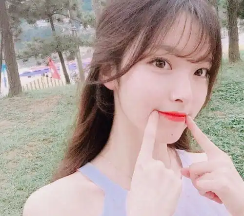 五官有缺陷的女生,这3个动作会焕颜难怪颜值一路猛增