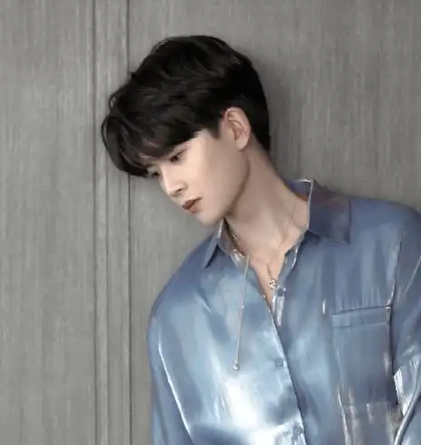 任嘉伦新歌mv上线,手绘动画温暖励志,满满的正能量,让人感动少年如