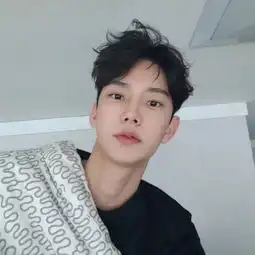 头像阳光治愈男头胖胖