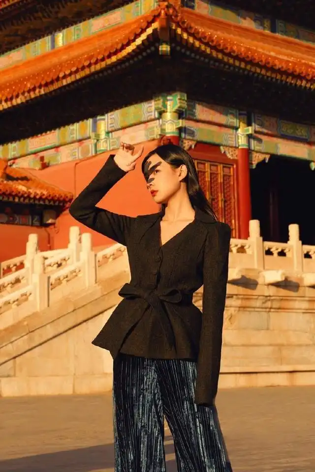 鲁照华养眼的并非只有清纯系,冷艳写真秒变御姐也抢镜