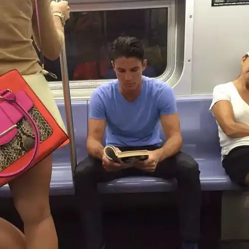 别人家的地铁美男,没有对比就没有伤害