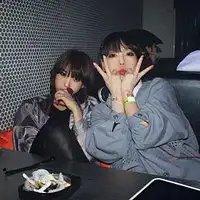 qq头像闺蜜一左一右学最好的别人,做最好的自己