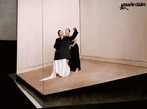 贾玲安藤樱侠路相逢嘉人封面