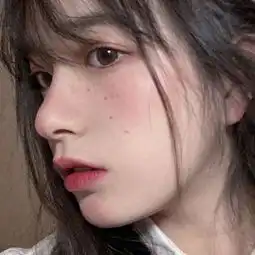 最新网红脸女生头像大眼睛