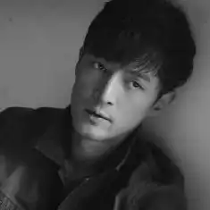 大家还记得我们的不老男神胡歌吗