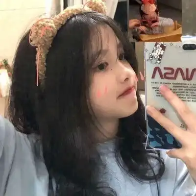 甜甜的搞怪女生头像