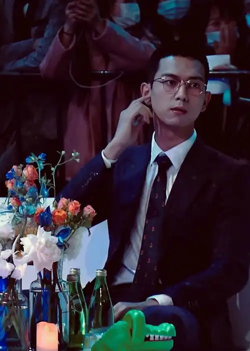 杨幂吴亦凡李现台下互动太搞笑,差点领错奖