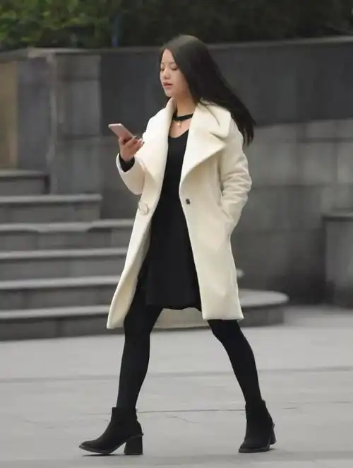 韩系潮流风穿搭,毛呢大衣连衣裙搭配,简约通勤又有气质