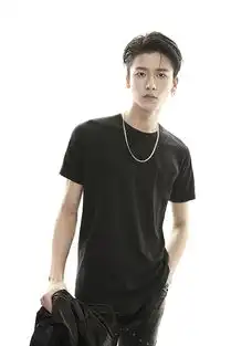 coreone亮相搜狐时尚盛典诠释黑色系轻熟少年感