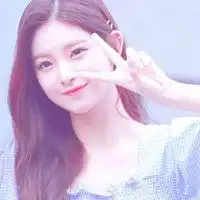 粉色滤镜系微信女生头像微信头像图片大全