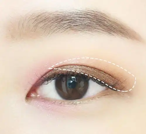 复古又充满小性感7步打造韩国小姐姐最爱的猫系小烟熏眼妆