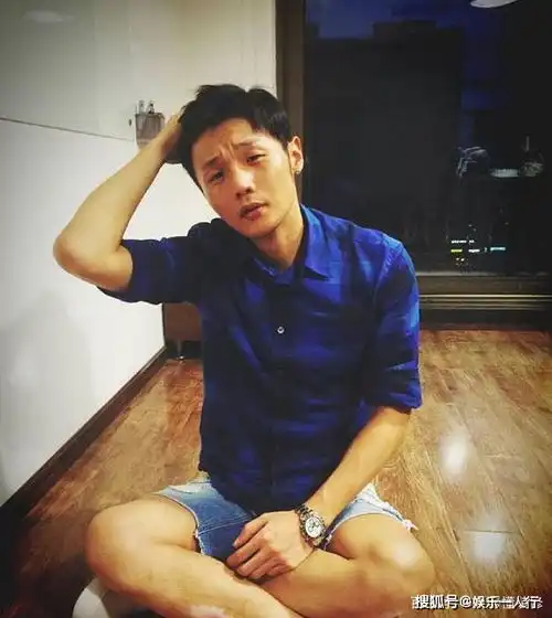 李荣浩豪宅曝光时尚大气的暗黑系设计,超大露台真奢华