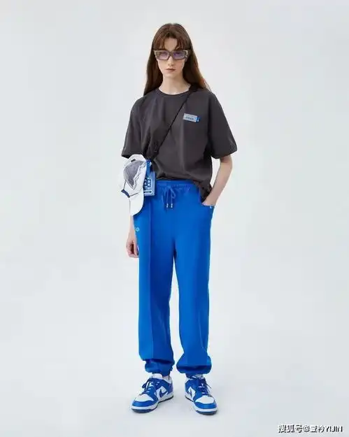 adererrorxzara年底最值得冲的联名系列谁能不爱这克莱因蓝