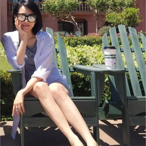 白色系头像女生高级感少