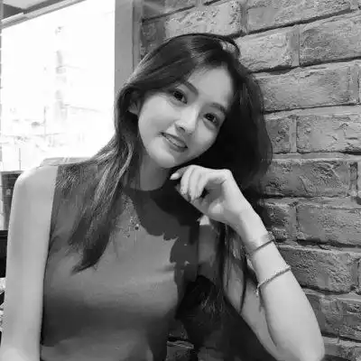 女人黑白头像高冷魅惑,高清好看的头像女黑白高冷图片