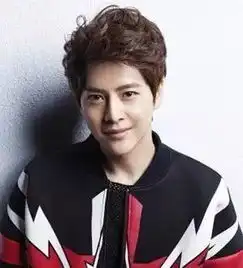 男士烫发造型彰显潮男气质