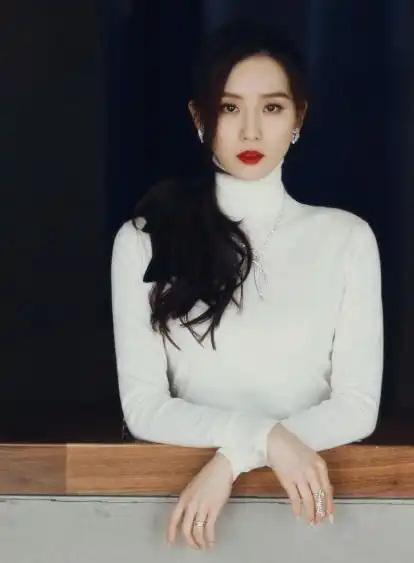 85花被后浪拍了杨幂久未有新剧,唐嫣刘诗诗转型失败,赵丽颖这次也栽了