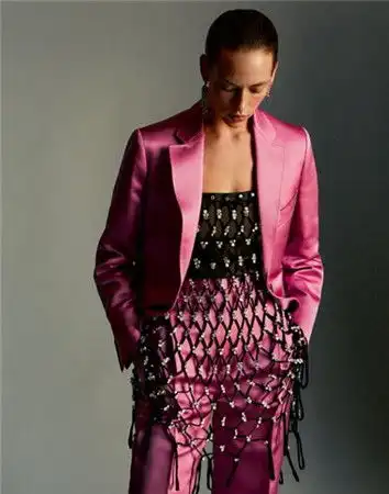 什么颜色的服装穿在身上显得更贵呢