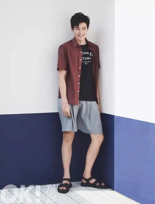 轻装街头彦希霸气美少年