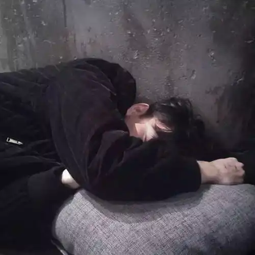 头像篇我在对错都分不清的年纪里