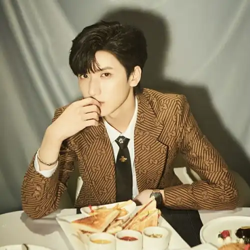 禁欲系高清头像男眼镜