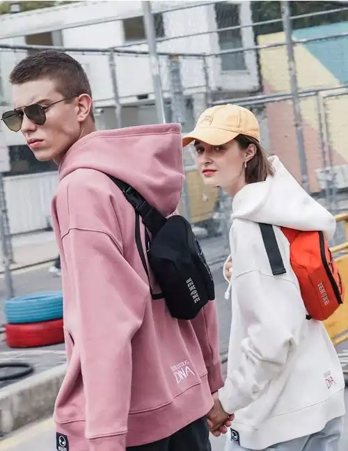 情侣间高甜取经,这样背才是秀恩爱的高级方式