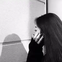 抑郁系头像女可保存情头