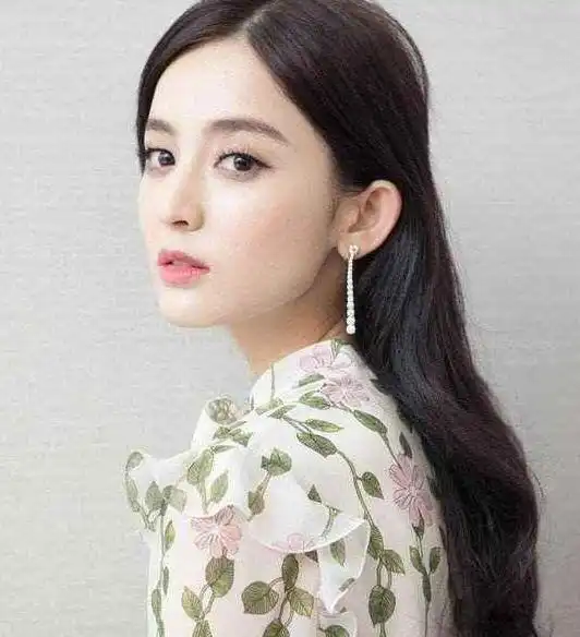 同样都是抓拍,古力娜扎把郑爽秒杀