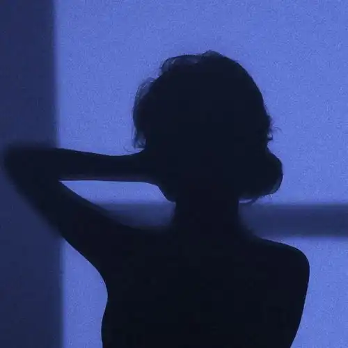 丧系女生头像你迟早也会成为别人的宝藏