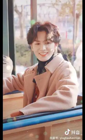 硬核少年冰雪季释出最新预告冬日男友朱正廷温暖笑容大放送