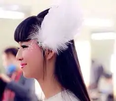 小彩旗生活曝光未进学校读书边玩儿边长大