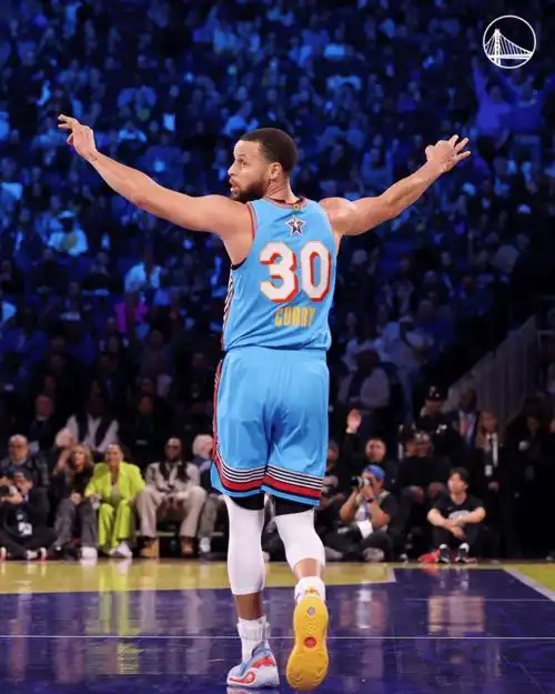 全明星og队夺冠库里霸气庆祝超远三分