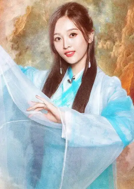 鞠婧祎吴宣仪杨超越周洁琼程潇,谁的蓝色服装更耀眼