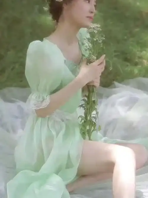 请大数据把我推给1000个美女唯美绿色系穿搭法式浪漫氛围感写真