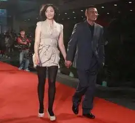 他们在剧中扮演夫妻现实也是夫妻,出行一辆百万豪车令人羡慕