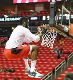 服,库里扣篮绝杀勇士哈登41分太横,但火箭最硬的是1米98的他