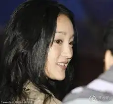 周迅宣传环保电影获老外喜爱扳脖献吻