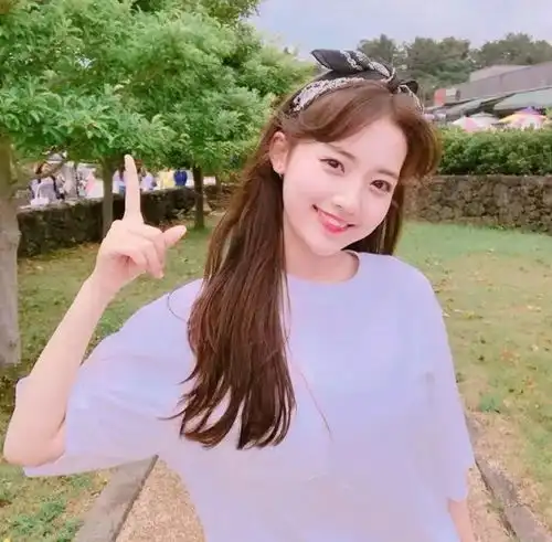 2025岁女生适合不适合的发型发色建议