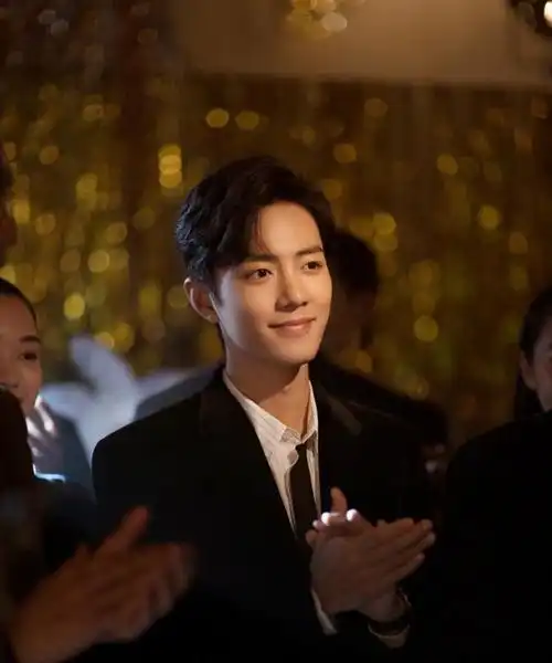 肖战物料又被偷跑,cp粉将广告物料发给黑粉风车,私信求删反被嘲