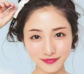 所有90后都成年了只要脸上还有少女肥,年龄约等于欧阳娜娜