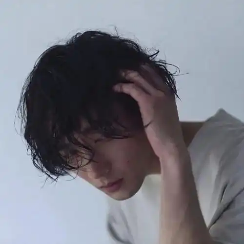 今天给大家分享一下好看的男生头像喜欢就拿走哦