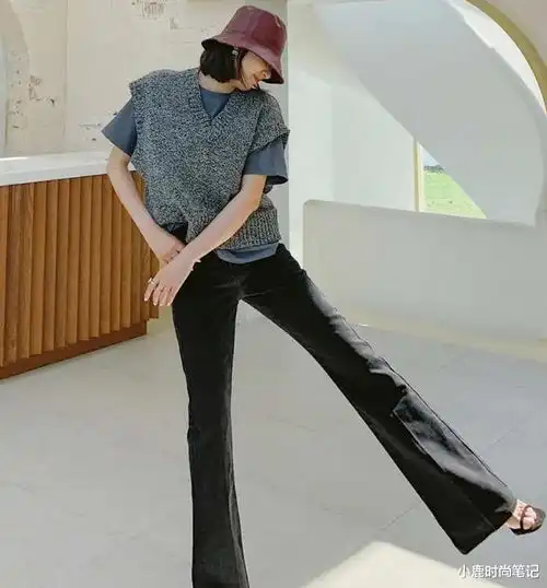 红极一时的喇叭裤,再次风靡各地街头,点燃了女孩的激情