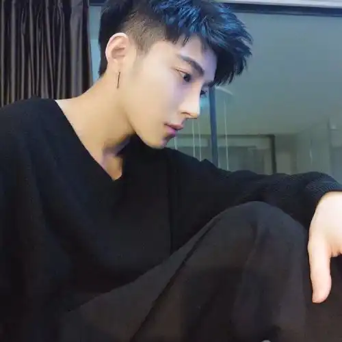 帅气冷系男头像患者