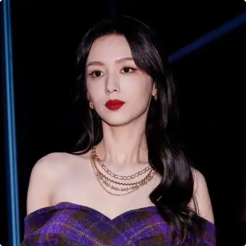 白幼瘦别再炫耀了,26岁田曦薇告诉你,什么叫娱乐圈顶级身材