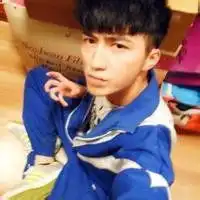 穿校服在教室里的头像微信头像图片大全