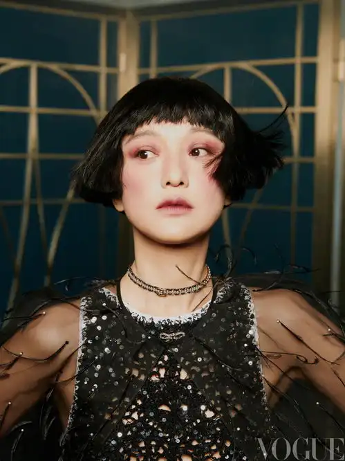 周迅登上vogue3月开季刊封面