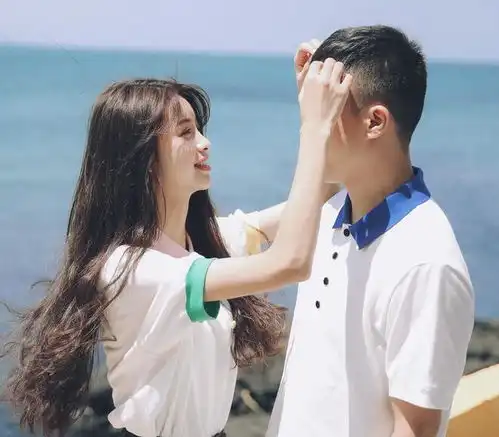 女人身体向你发出4个信号,其实她在暗示,你可以来撩