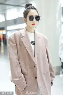 组图孟美岐丸子头变粉色系少女架黑超大哥气场全开