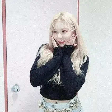 周五好,分享泫雅一组美图送给忙碌一周的你