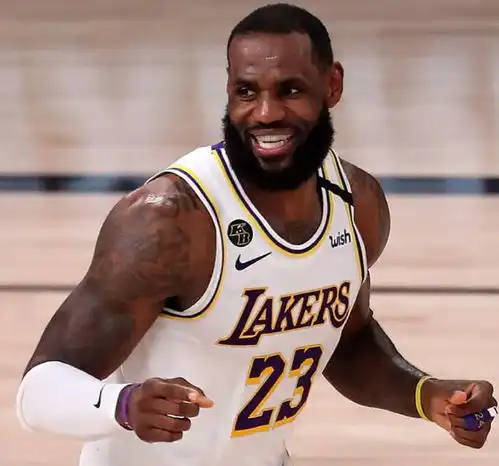 43分10板4助库里带伤创6项nba第一詹姆斯发文点赞